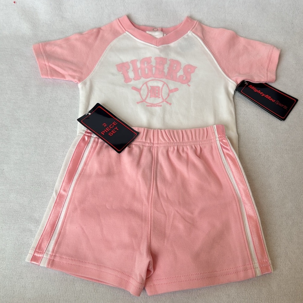 Baby Girls Detroit Tigers 2 Piece Outfit Pink White 24 Months Onesie Shorts - Picture 4 of 10